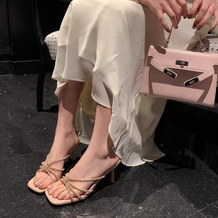French Shine Rhinestone Bow He - Patent Leather Shine 리뷰 및 가격